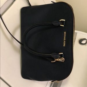 💯% Authentic Michael Kors Medium Tote